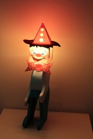 make_a_night_light_lamp_for_kids_out_of_cardboard