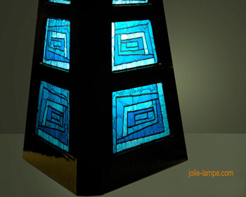 une lampe  construire pour apprendre le cartonnage